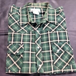 Vintage Men's Wrangler 2XL Pearl Snap down Western Green plaid Shirt.